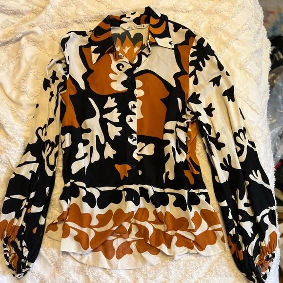 Zara Women's Black, White, and Brown Button Down Shirt - Picture 2 of 4